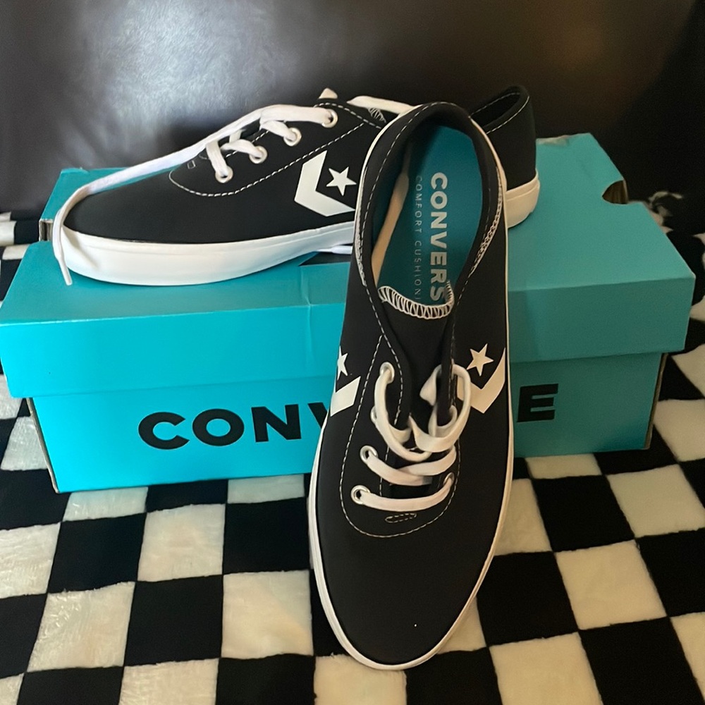 Converse NWT sz w7